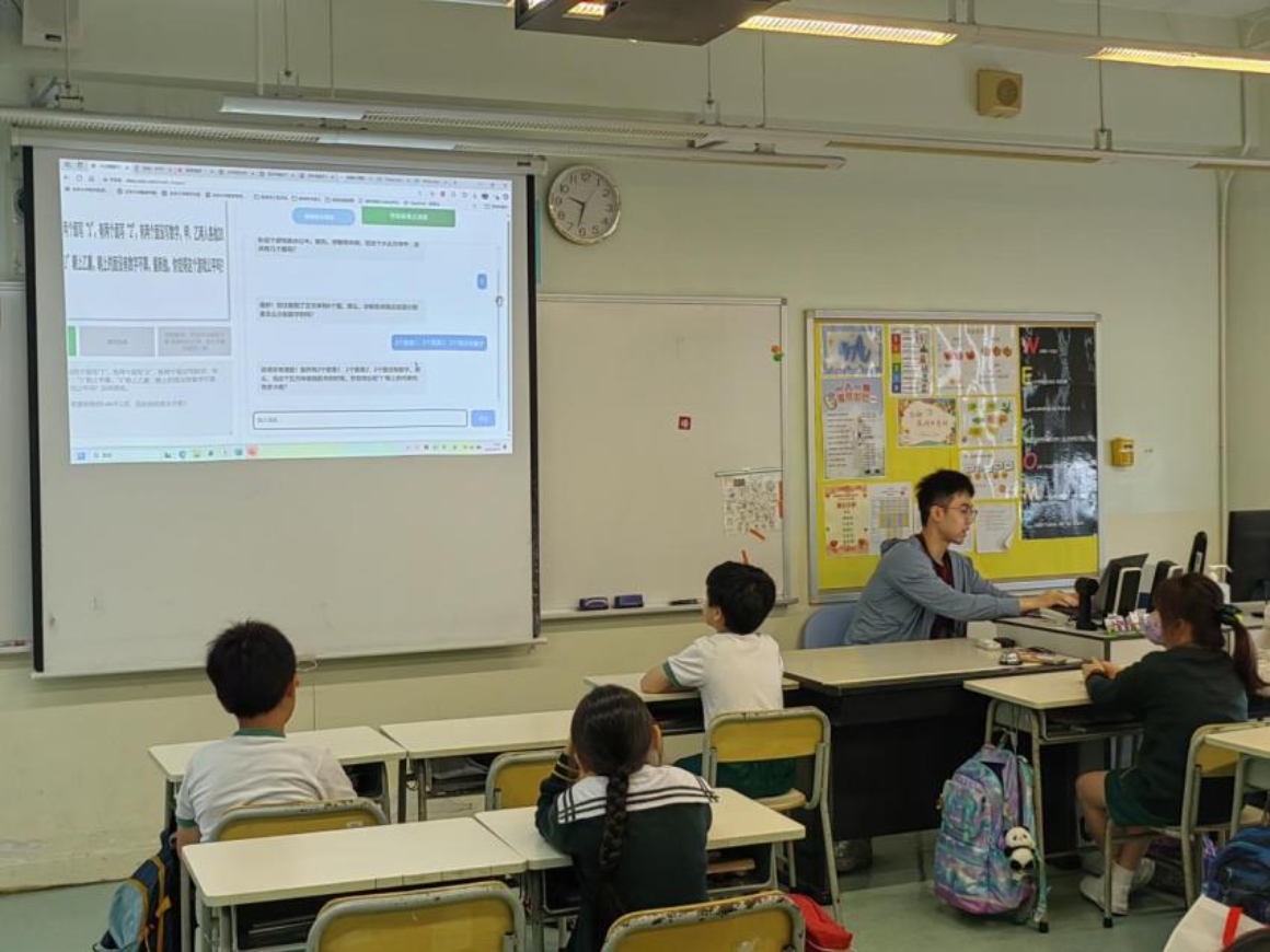 会议室里的人们

描述已自动生成
