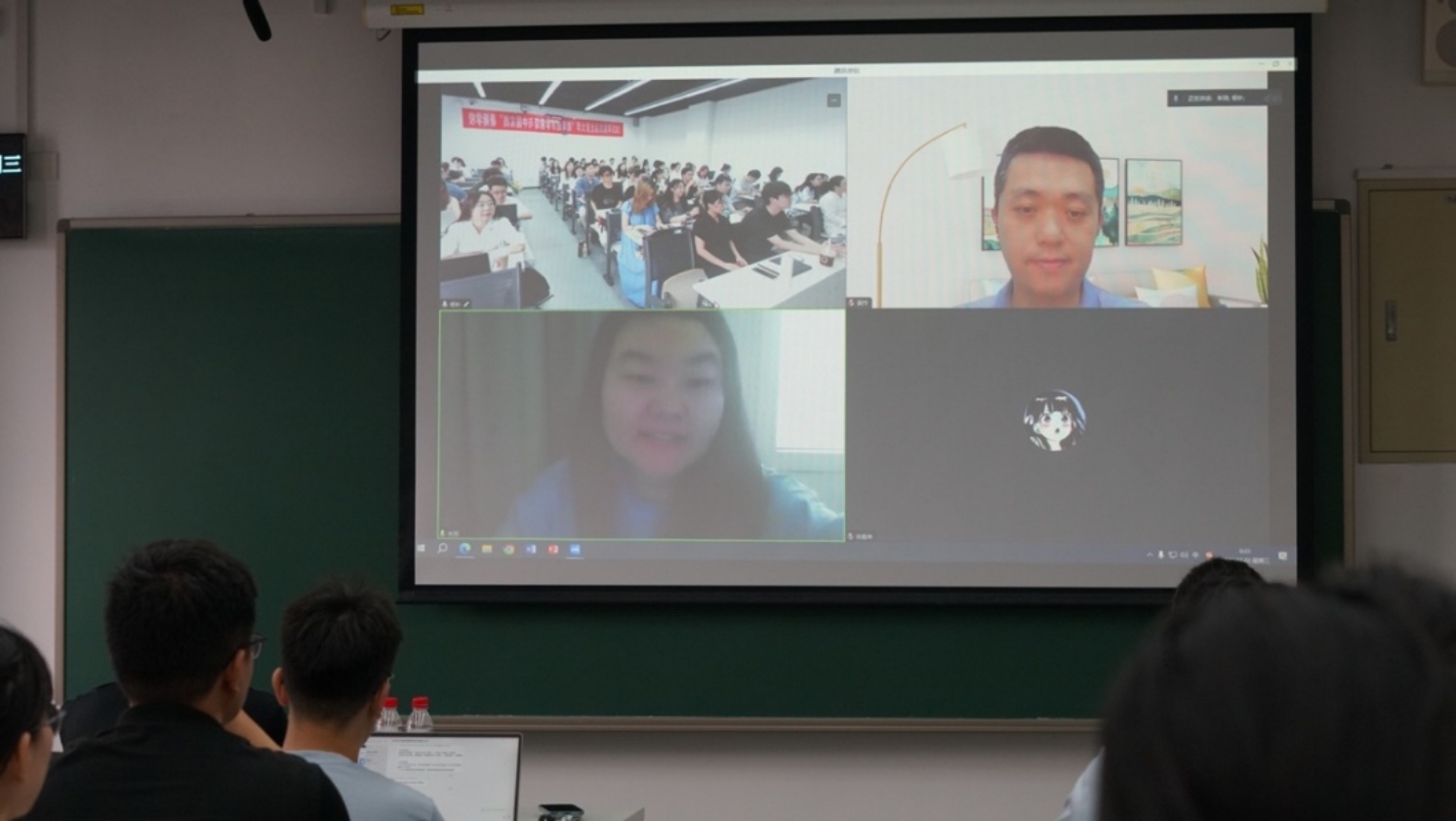 一群人在电视前

描述已自动生成