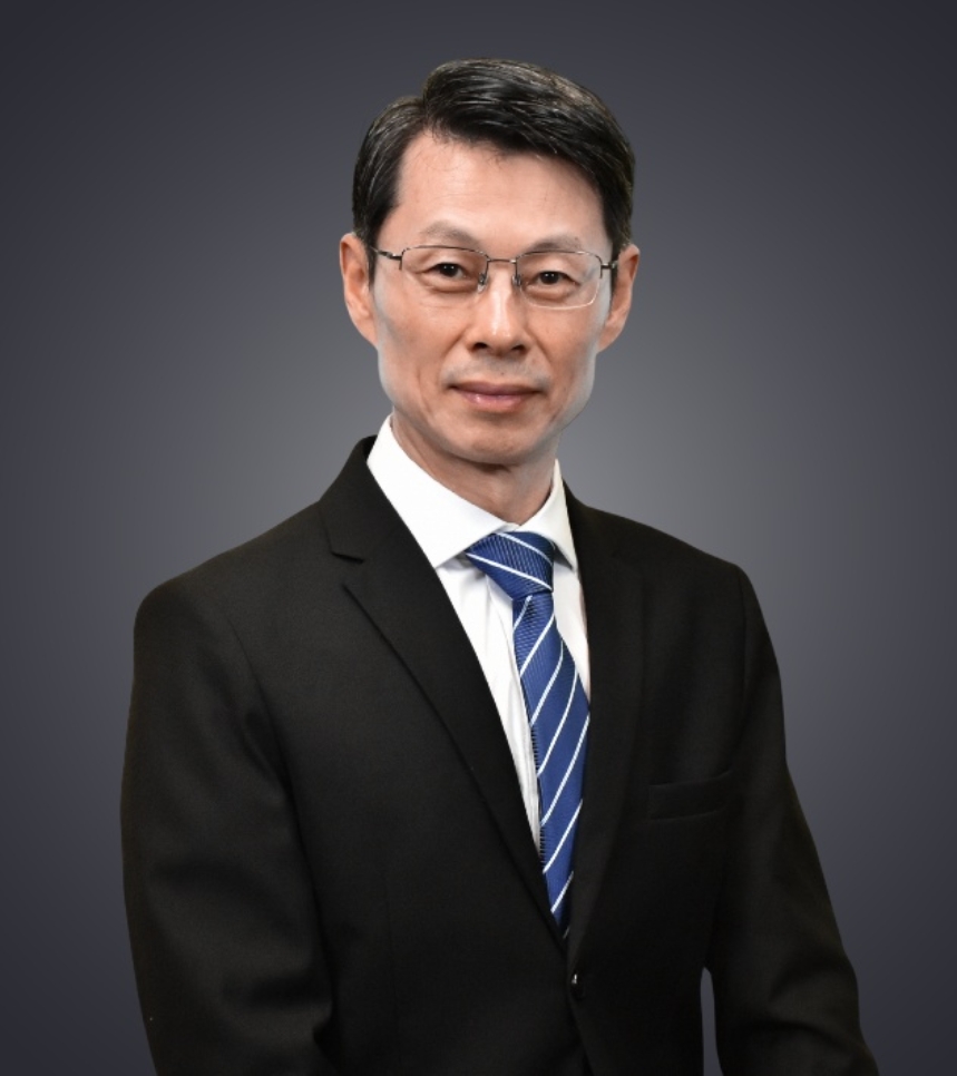 A person in a suit and tie

AI-generated content may be incorrect.